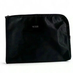 TUMI NYLON MAKE UP TRAVEL CASE NWOT DELTA
